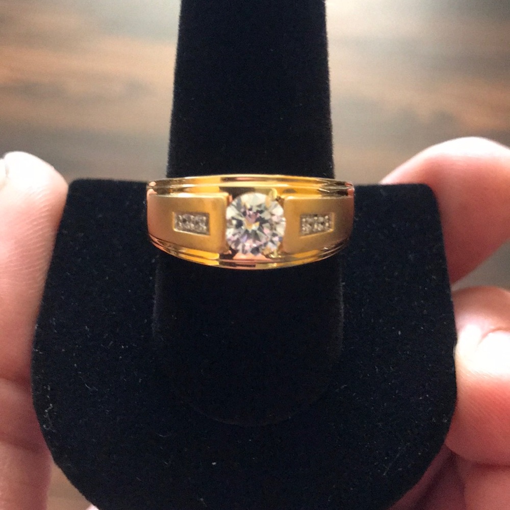 Simulated 💎 Ring - Picture 2 of 8